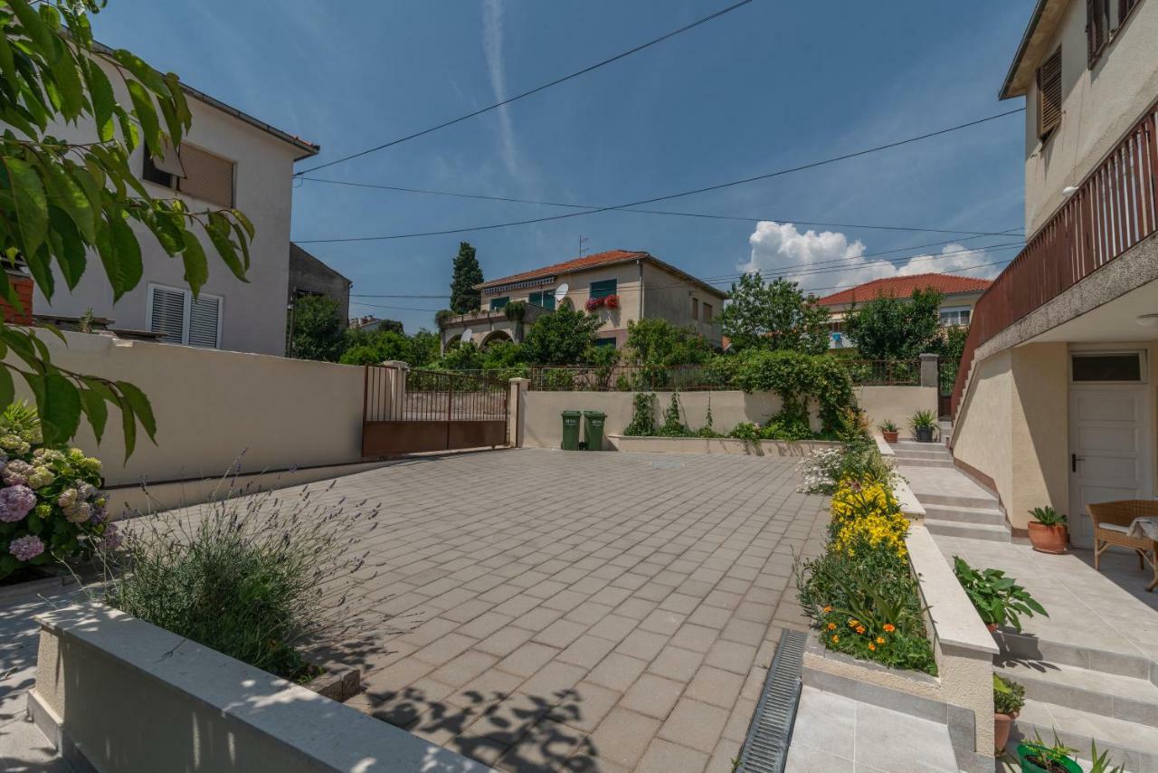 Apartments Flora Trogir Exterior photo