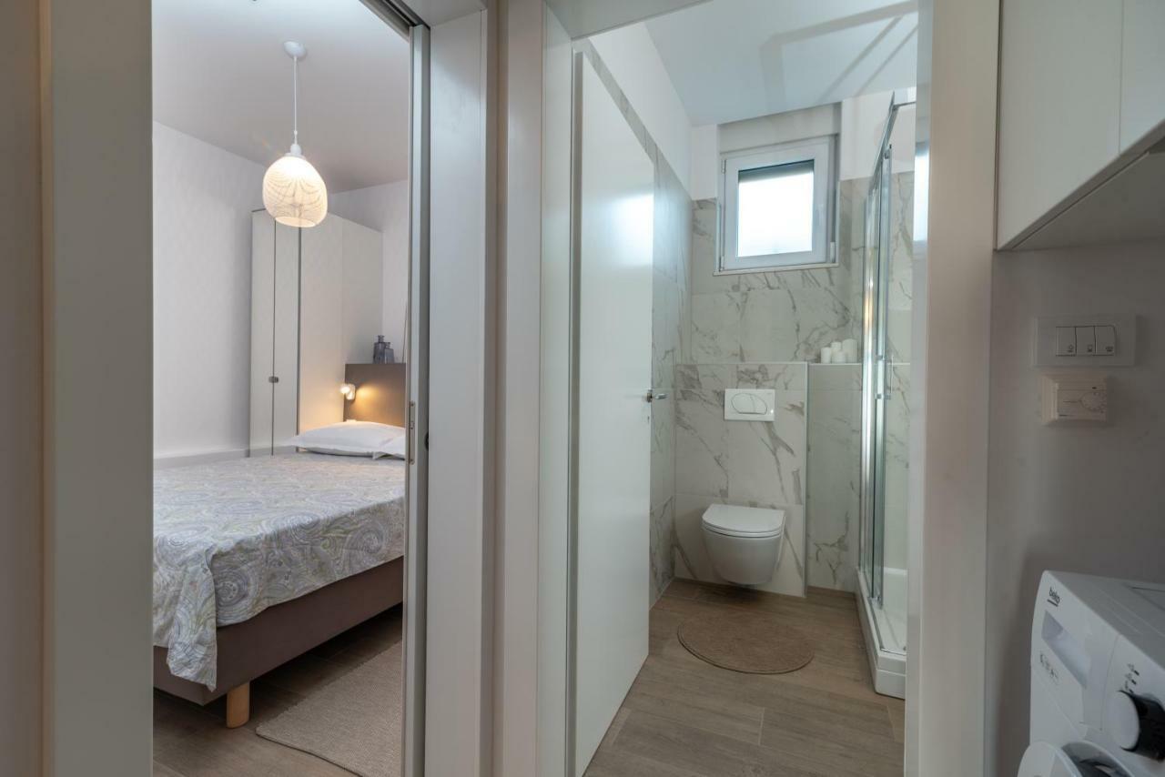 Apartments Flora Trogir Exterior photo