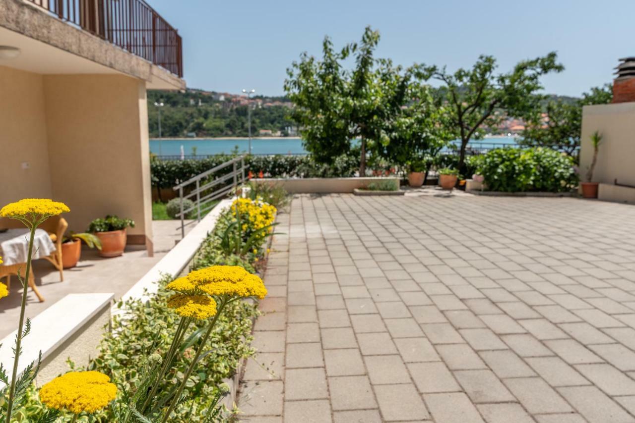 Apartments Flora Trogir Exterior photo