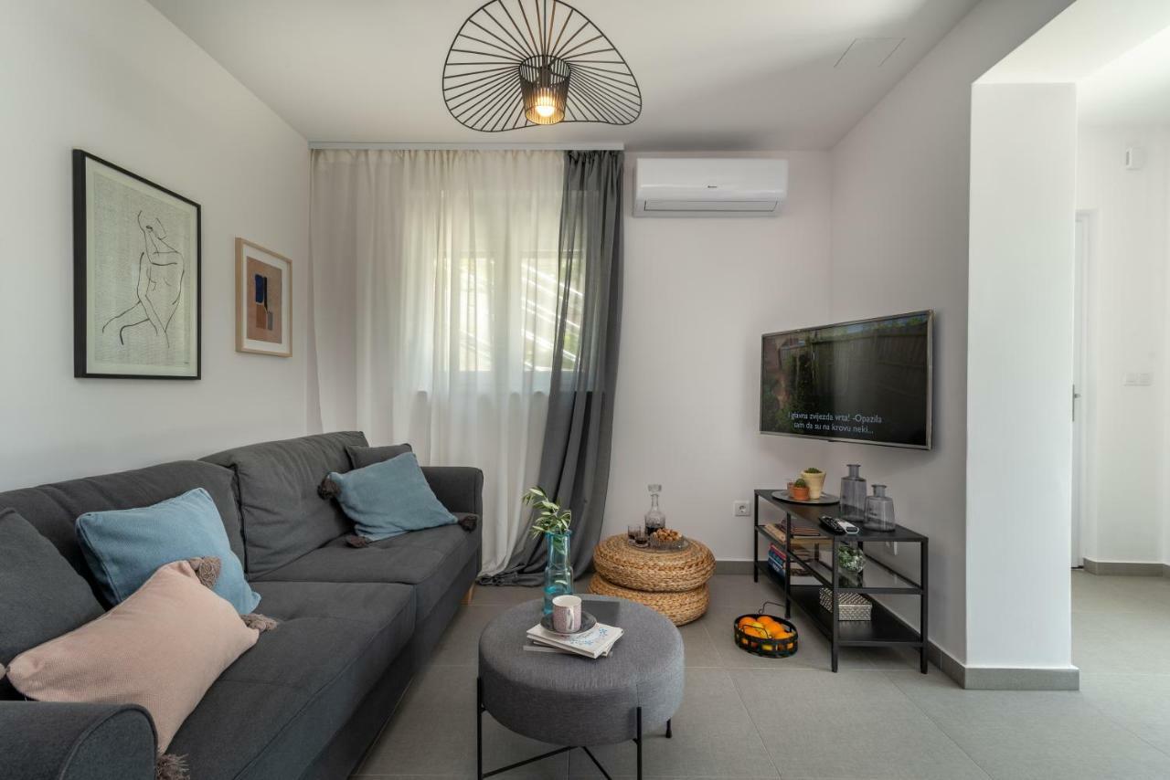 Apartments Flora Trogir Exterior photo
