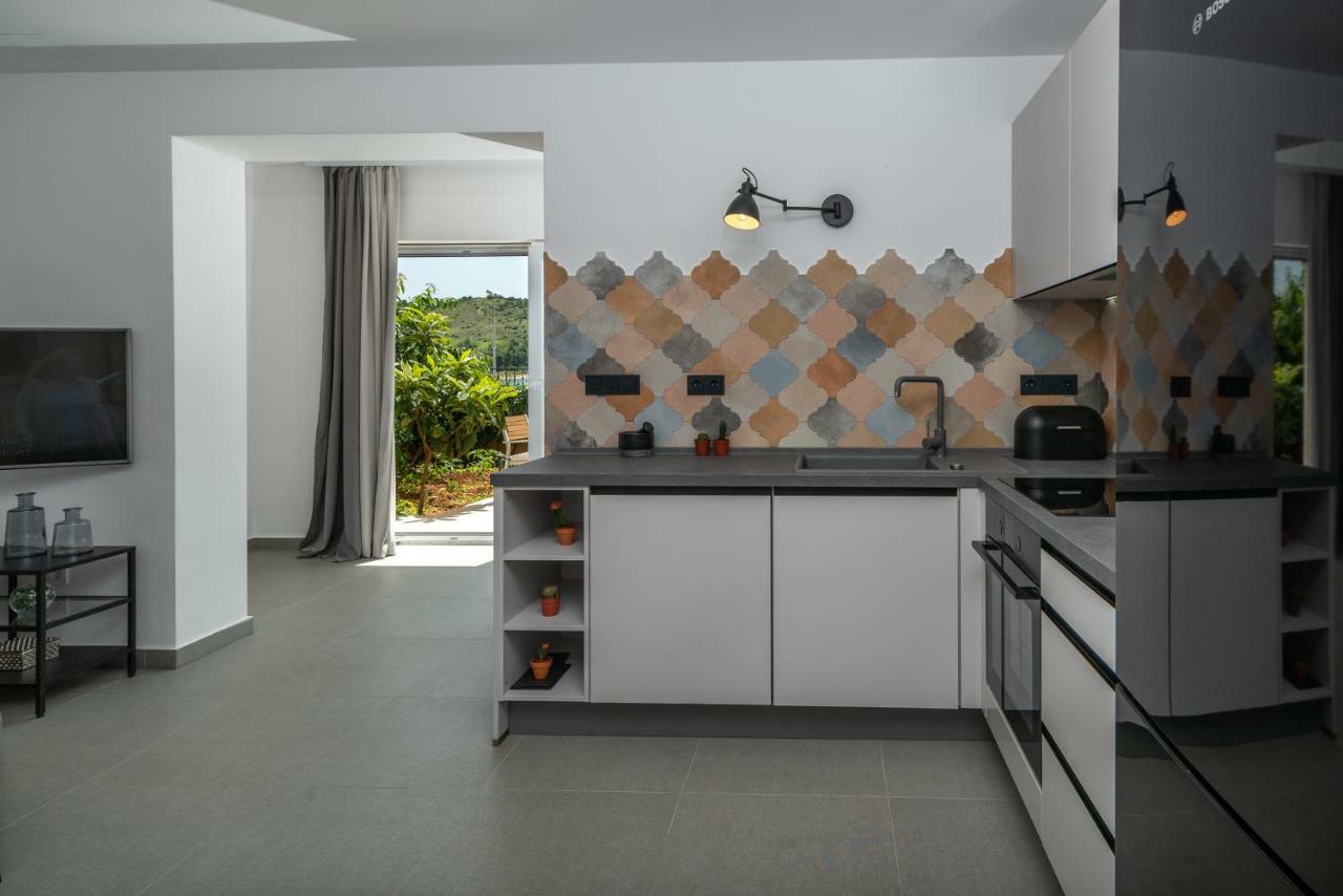 Apartments Flora Trogir Exterior photo