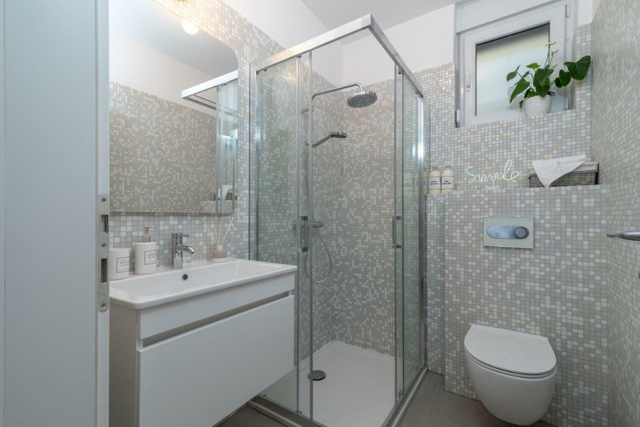 Apartments Flora Trogir Exterior photo